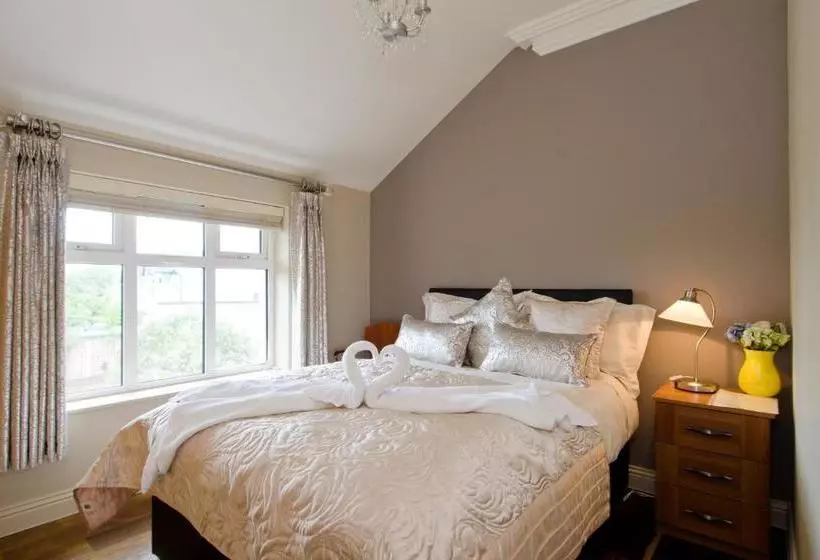 پانسیون Beach House B&b