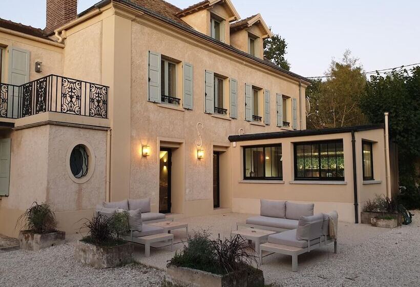 بنسيون Domaine Les Bruyères