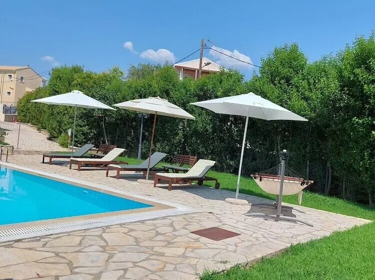 Cha Nanakas Village Inn