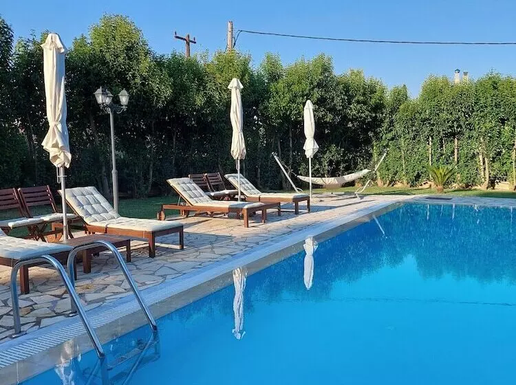 Cha Nanakas Village Inn