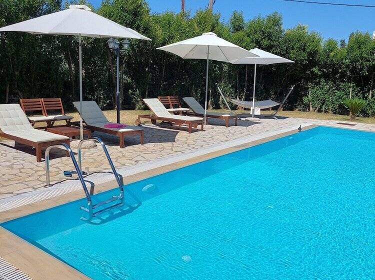 Cha Nanakas Village Inn