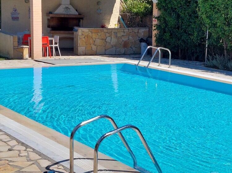 Cha Nanakas Village Inn