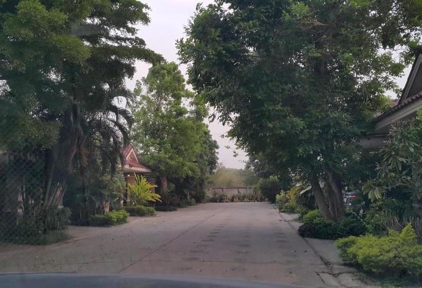 בית מלון כפרי Garden Corner Resort &