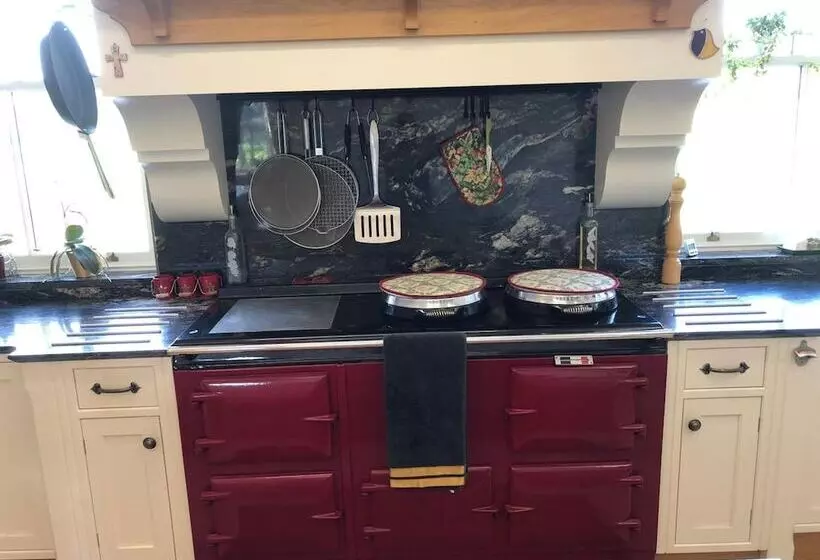 Aamiaismajoitus (B&B) Lillium House