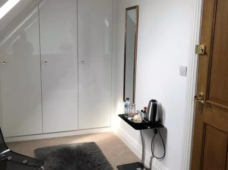 Aamiaismajoitus (B&B) Lillium House