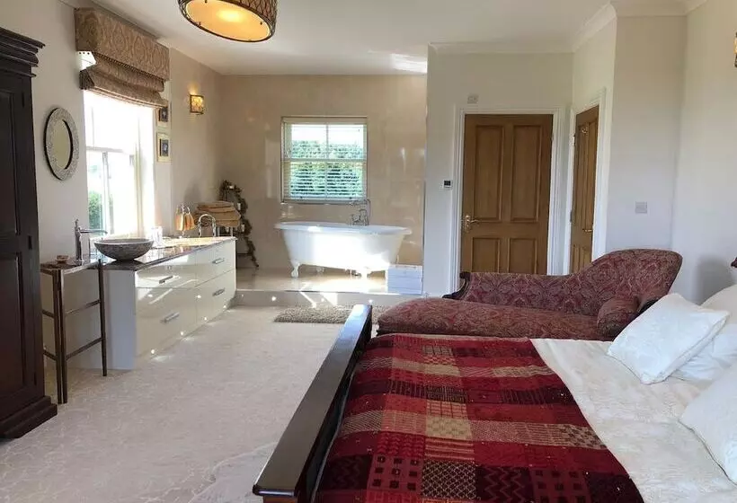 Aamiaismajoitus (B&B) Lillium House