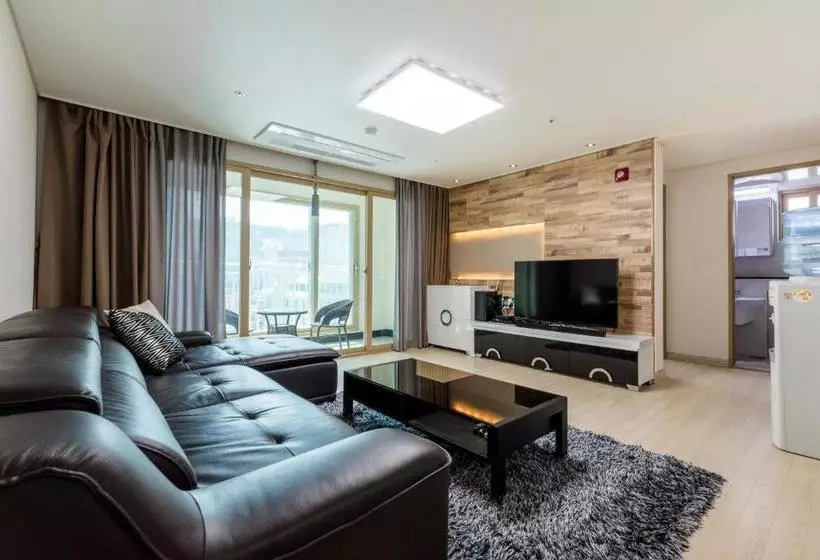 Home Fourest Residence Hotel Okpo
