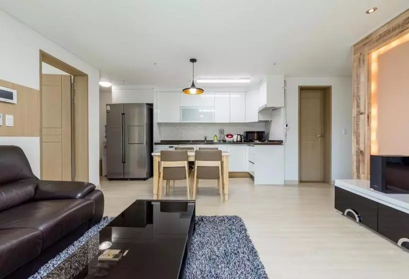 Home Fourest Residence Hotel Okpo