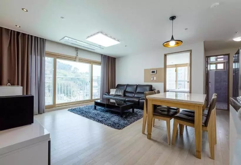 Home Fourest Residence Hotel Okpo