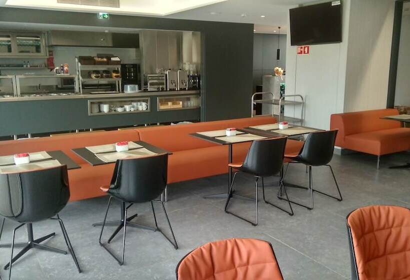 Отель 3k Porto Aeroporto