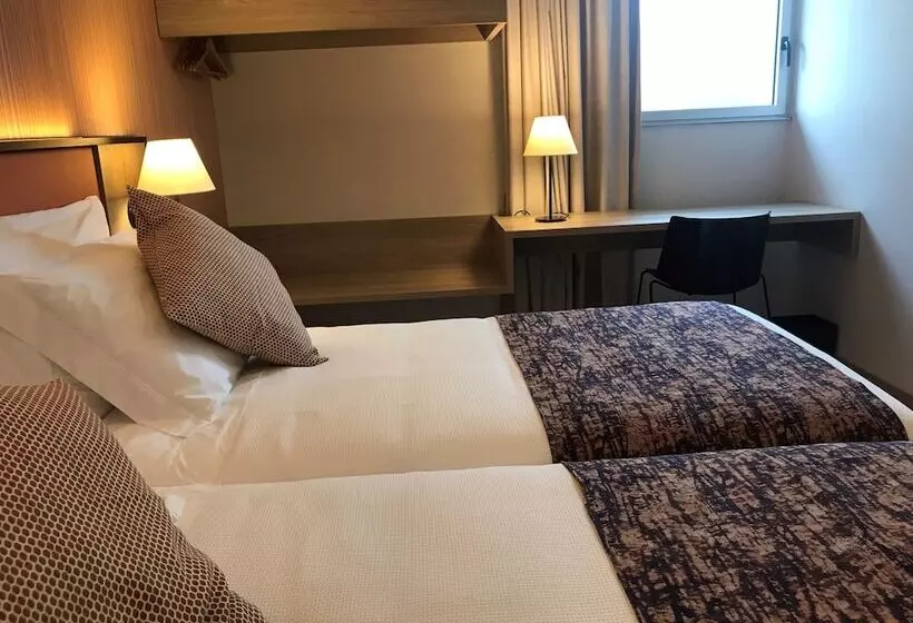 ホテル 3k Porto Aeroporto