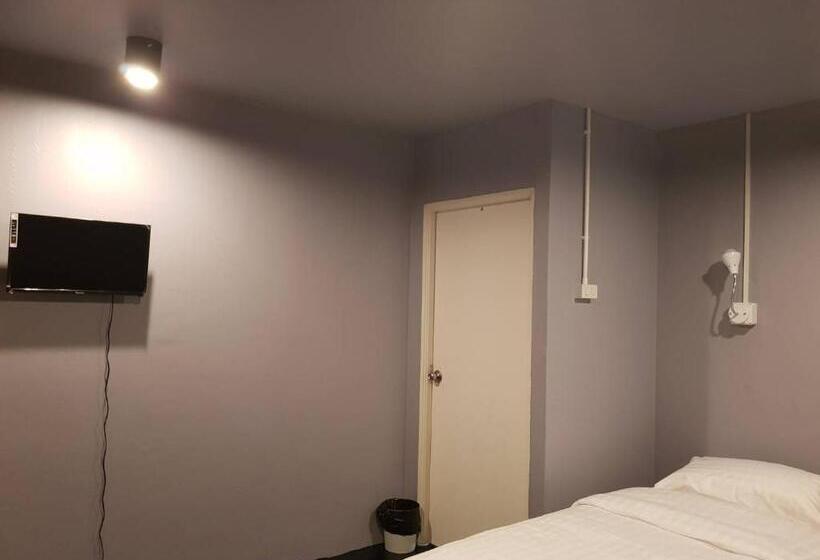 هتل Sleepcats Hostel