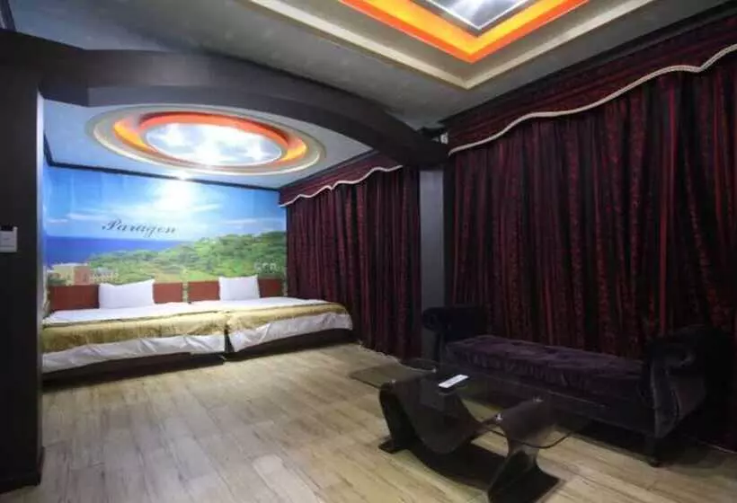 Paragon Motel