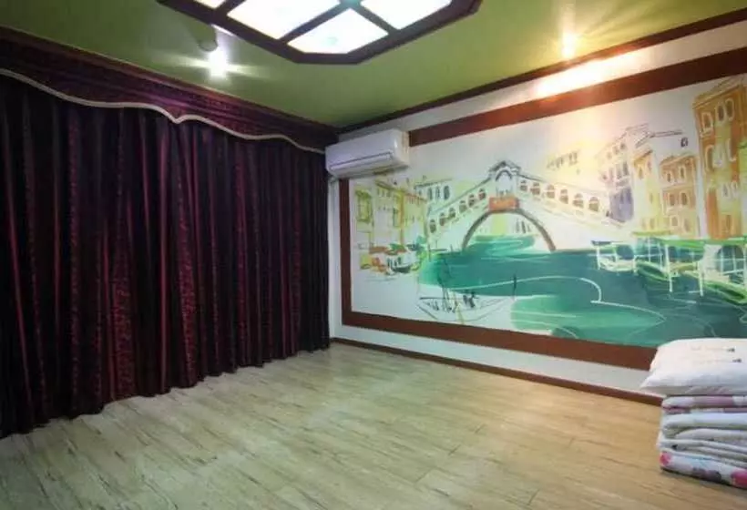 Paragon Motel
