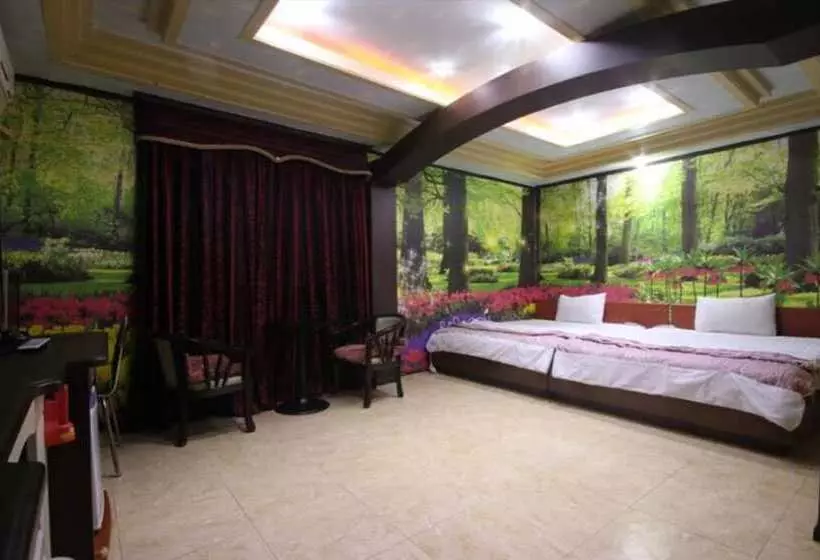 Paragon Motel