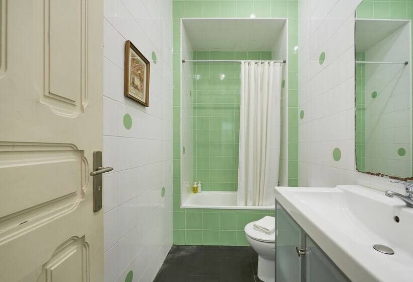 Renovated Spacious Baixa Apartment, By Timecooler