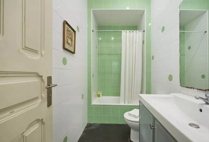 Renovated Spacious Baixa Apartment, By Timecooler