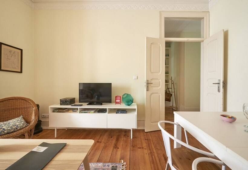 Renovated Spacious Baixa Apartment, By Timecooler