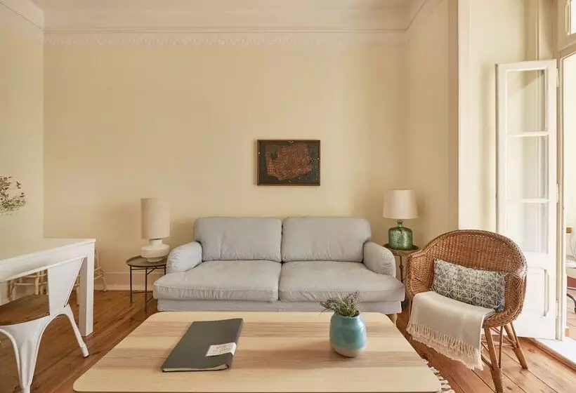 Renovated Spacious Baixa Apartment, By Timecooler
