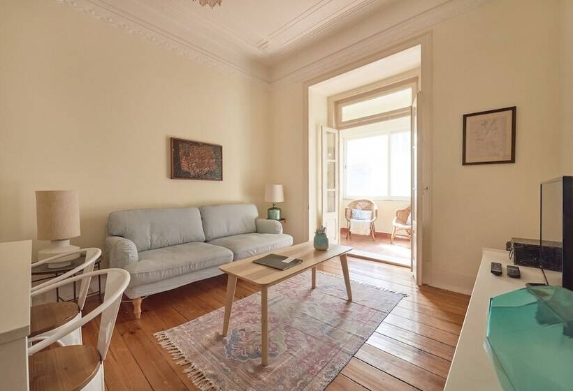 Renovated Spacious Baixa Apartment, By Timecooler