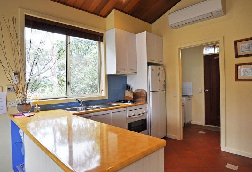 The Sails 8  Linen Included  Central Location