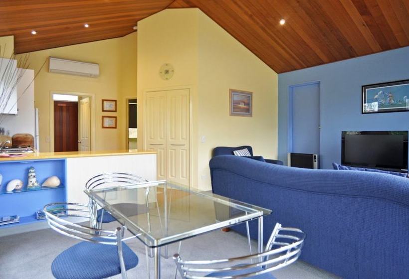 The Sails 8  Linen Included  Central Location