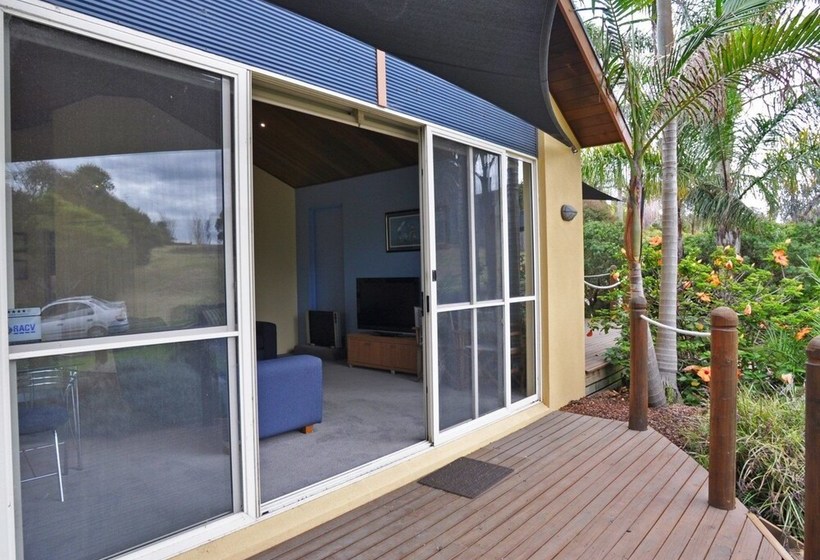 The Sails 8  Linen Included  Central Location