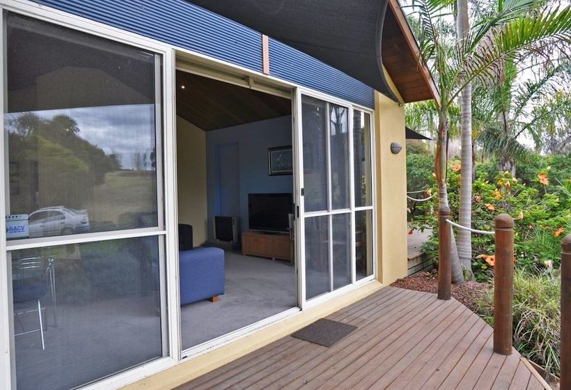 The Sails 8  Linen Included  Central Location