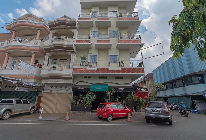 בית מלון כפרי Reddoorz At H Agus Salim Street Pontianak