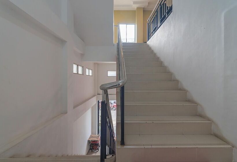 בית מלון כפרי Reddoorz At H Agus Salim Street Pontianak