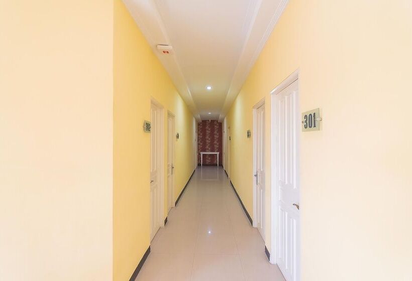 בית מלון כפרי Reddoorz At H Agus Salim Street Pontianak