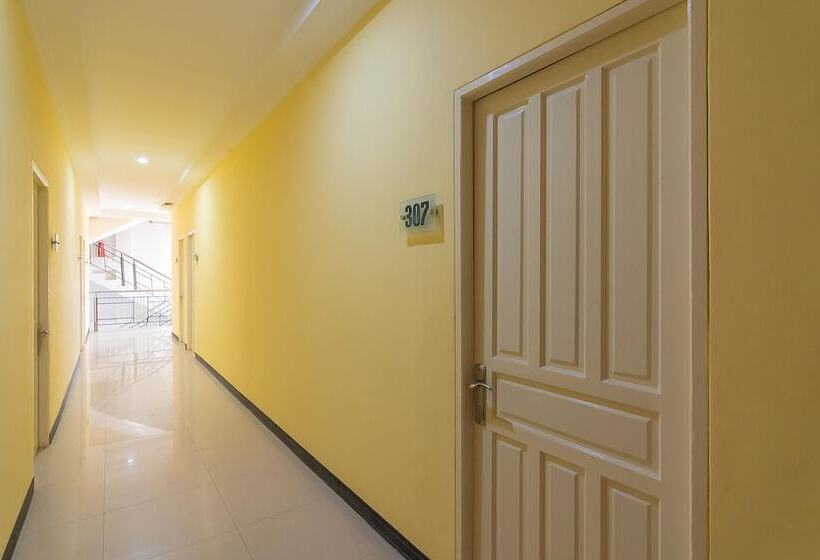 בית מלון כפרי Reddoorz At H Agus Salim Street Pontianak