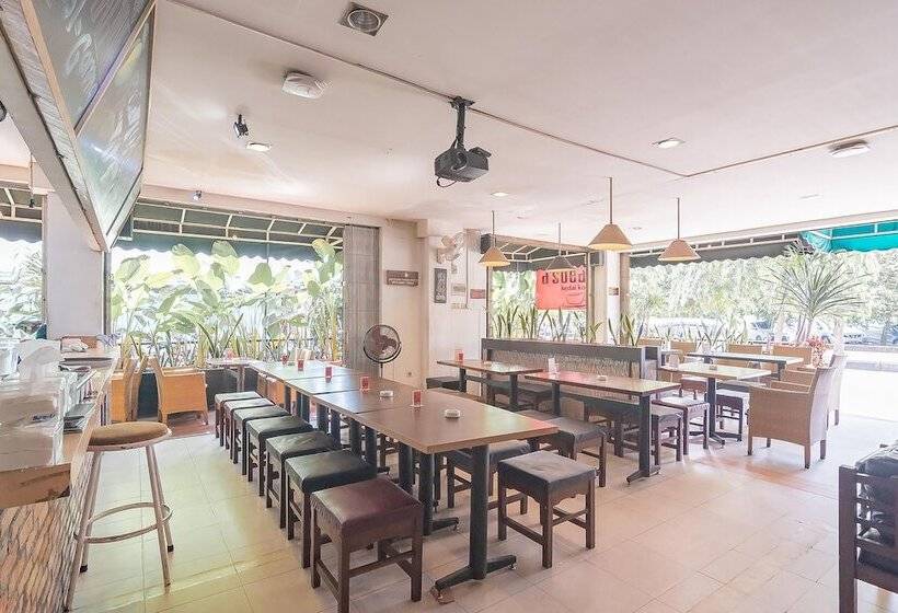 בית מלון כפרי Reddoorz At H Agus Salim Street Pontianak