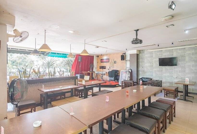 בית מלון כפרי Reddoorz At H Agus Salim Street Pontianak