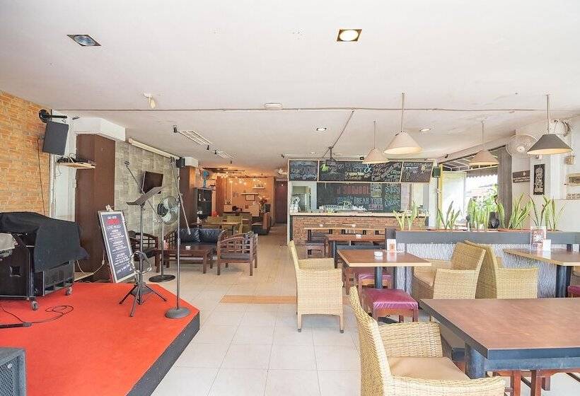 בית מלון כפרי Reddoorz At H Agus Salim Street Pontianak