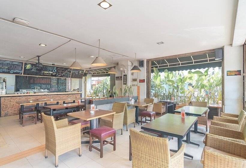 בית מלון כפרי Reddoorz At H Agus Salim Street Pontianak