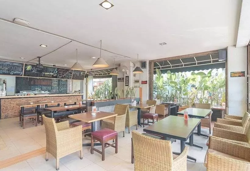 ホテル Reddoorz At H Agus Salim Street Pontianak