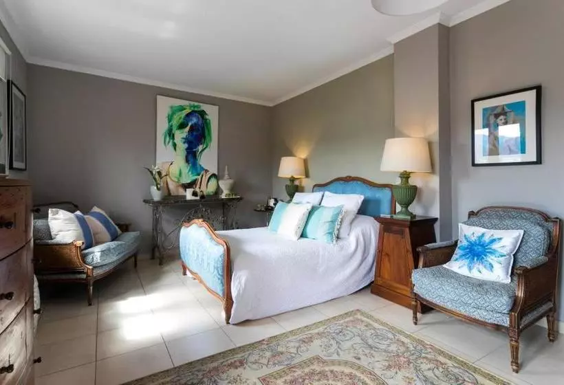 تختخواب و صبحانه The House @ Tormos