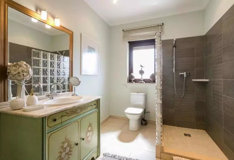 تختخواب و صبحانه The House @ Tormos