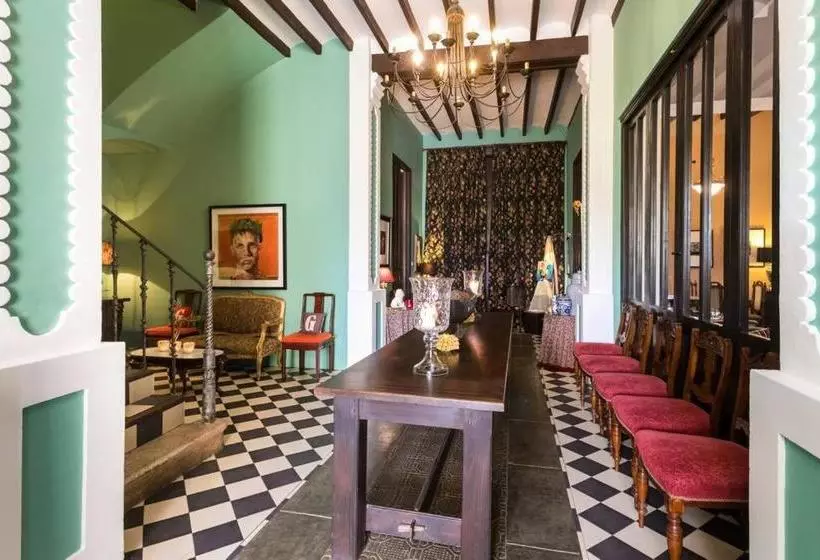 تختخواب و صبحانه The House @ Tormos