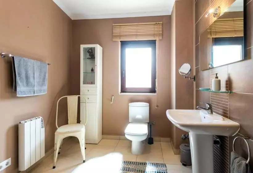 تختخواب و صبحانه The House @ Tormos