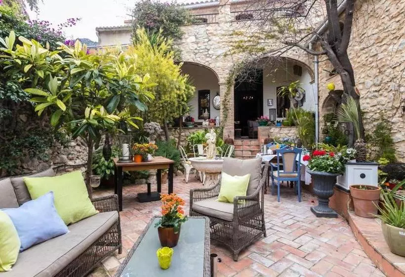 تختخواب و صبحانه The House @ Tormos