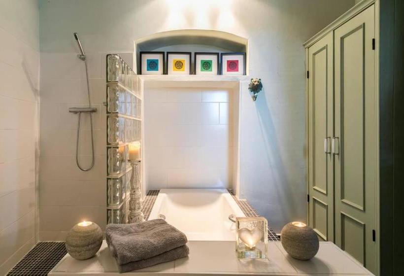 Bed and Breakfast The House @ Tormos