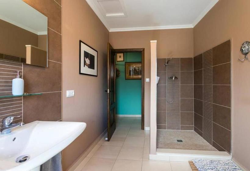 Bed and Breakfast The House @ Tormos