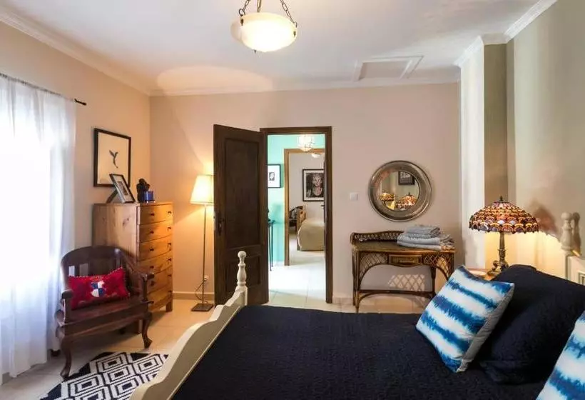 تختخواب و صبحانه The House @ Tormos