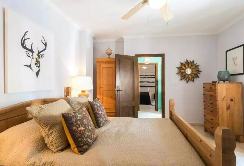 تختخواب و صبحانه The House @ Tormos