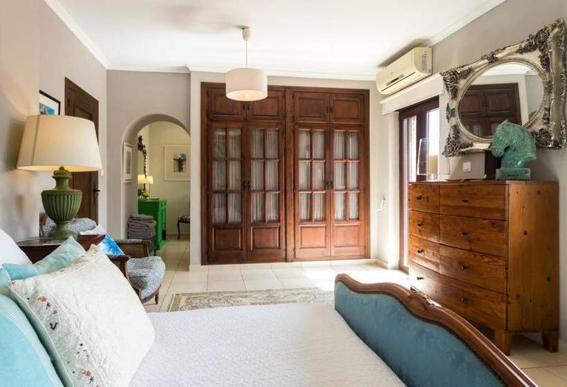 Bed and Breakfast The House @ Tormos