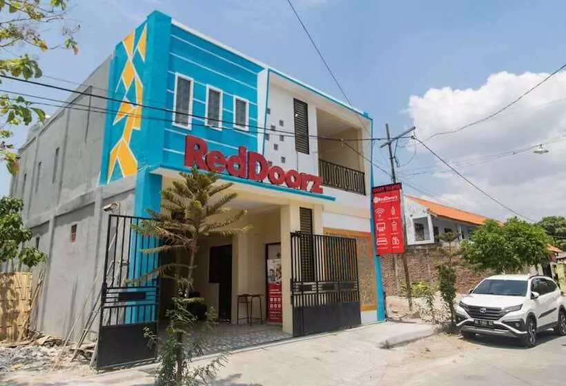 Majatalo Reddoorz Syariah Near Politeknik Negeri Madiun