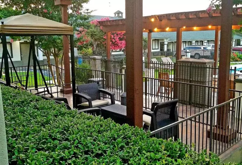 Отель Best Western Post Oak Inn