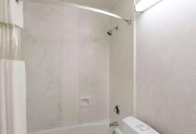 فندق Howard Johnson By Wyndham Rocky Hill